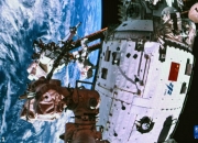 俄两名宇航员出舱顺利完成拆装任务