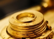 现货黄金日内跌幅达1%，最低报3319.14美元/盎司