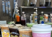 爱玛科技联名黄油小熊发布新品电动两轮车