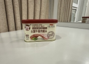 旗下有大白兔奶糖、梅林午餐肉等国民品牌，光明肉业2025年却亏1.3亿元！