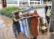 “长江2024年第1号洪水”形成！武汉江滩“一家五口”雕塑变“两口”，太湖、洞庭湖、秦淮河都有洪水