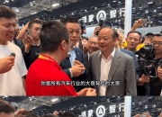 “啊”，一声大叫！周鸿祎体验新能源车门防夹功能，惨遭夹手！他回应：我反应还挺快