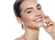 海目星： 双波长飞秒激光皮肤治疗仪主要功能：浅表性色素祛除，嫩肤美白，抗衰和面部年轻化