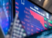 美股三大指数大跌 英特尔跌近30%
