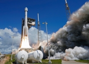 “星际客机”宇航员可能明年2月乘“龙”飞船返回地球