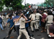 印度突发！超2万人参加的宗教活动发生踩踏事故，已有130人死亡！伤亡恐进一步增加