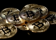 比特币24小时内大跌5%，现报53364美元