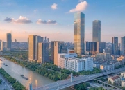 两万亿级城市“同题竞争”，为什么是它？