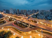 追兵渐进，“准2万亿”城市何以守位？