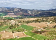 隆华新材：端氨基聚醚产品胺可以用作环氧树脂的高性能固化剂，用于生产高强度、高韧性的复合材料