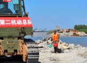 紧急调拨5.56万吨块石！决堤口延伸至226米！决堤口最快今日下午开始合龙