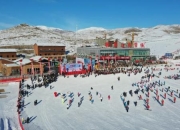 东北雪场陆续“开板” 冰雪经济释放澎湃动能