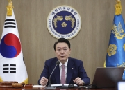 44年来首次戒严，韩国惊魂6小时！首尔不眠，民众愤怒，尹锡悦将面临什么？