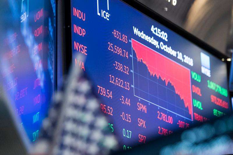 美股三大指数大跌 英特尔跌近30%