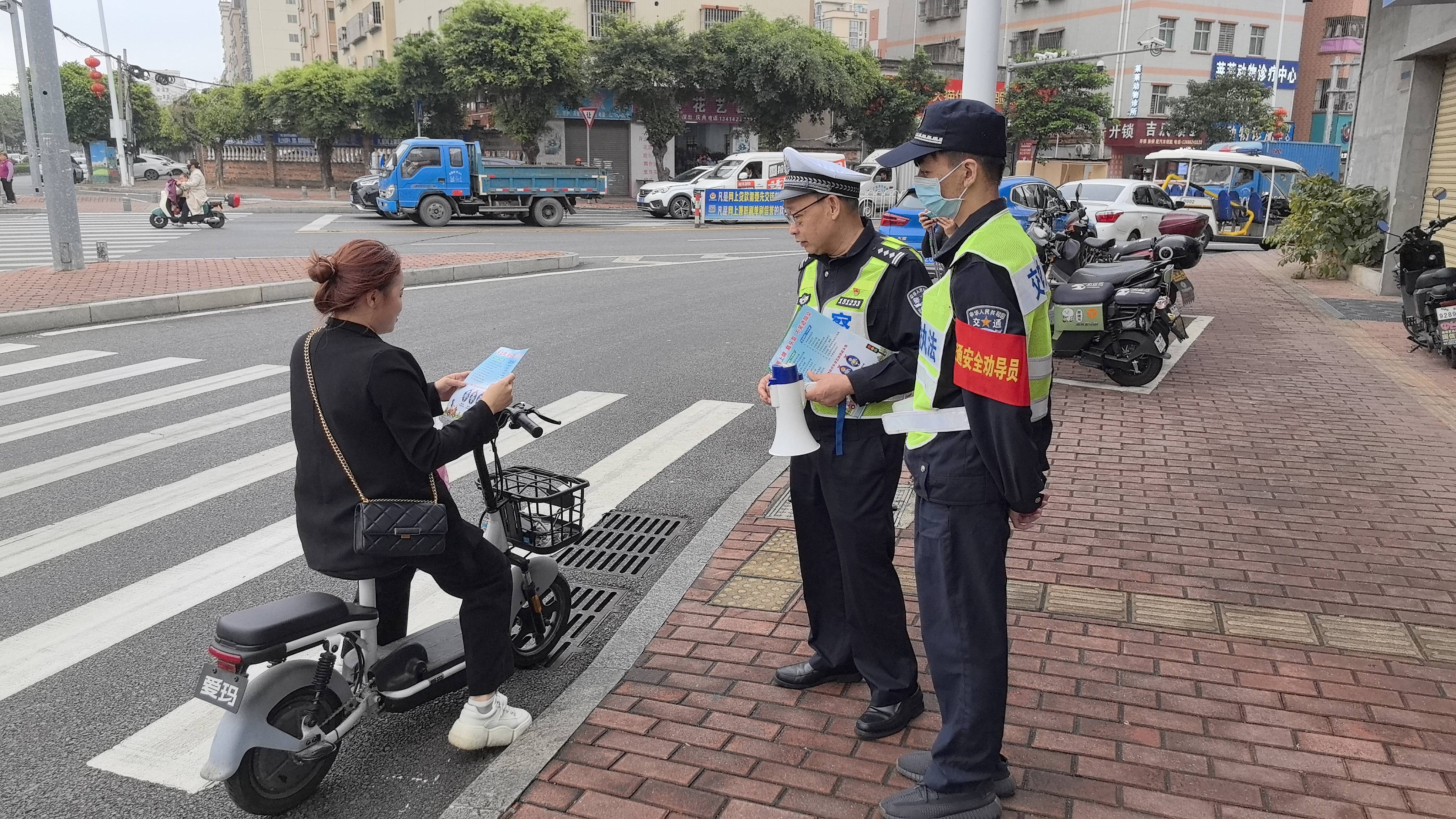 美团开展交通安全日系列活动，投放70万顶智能安全头盔提升骑手戴盔率