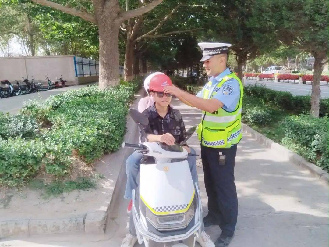 美团开展交通安全日系列活动，投放70万顶智能安全头盔提升骑手戴盔率