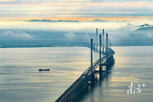 黄茅海跨海通道今日正式通车；11月香港住宅内地买家注册量增超50%丨大湾区财经早参