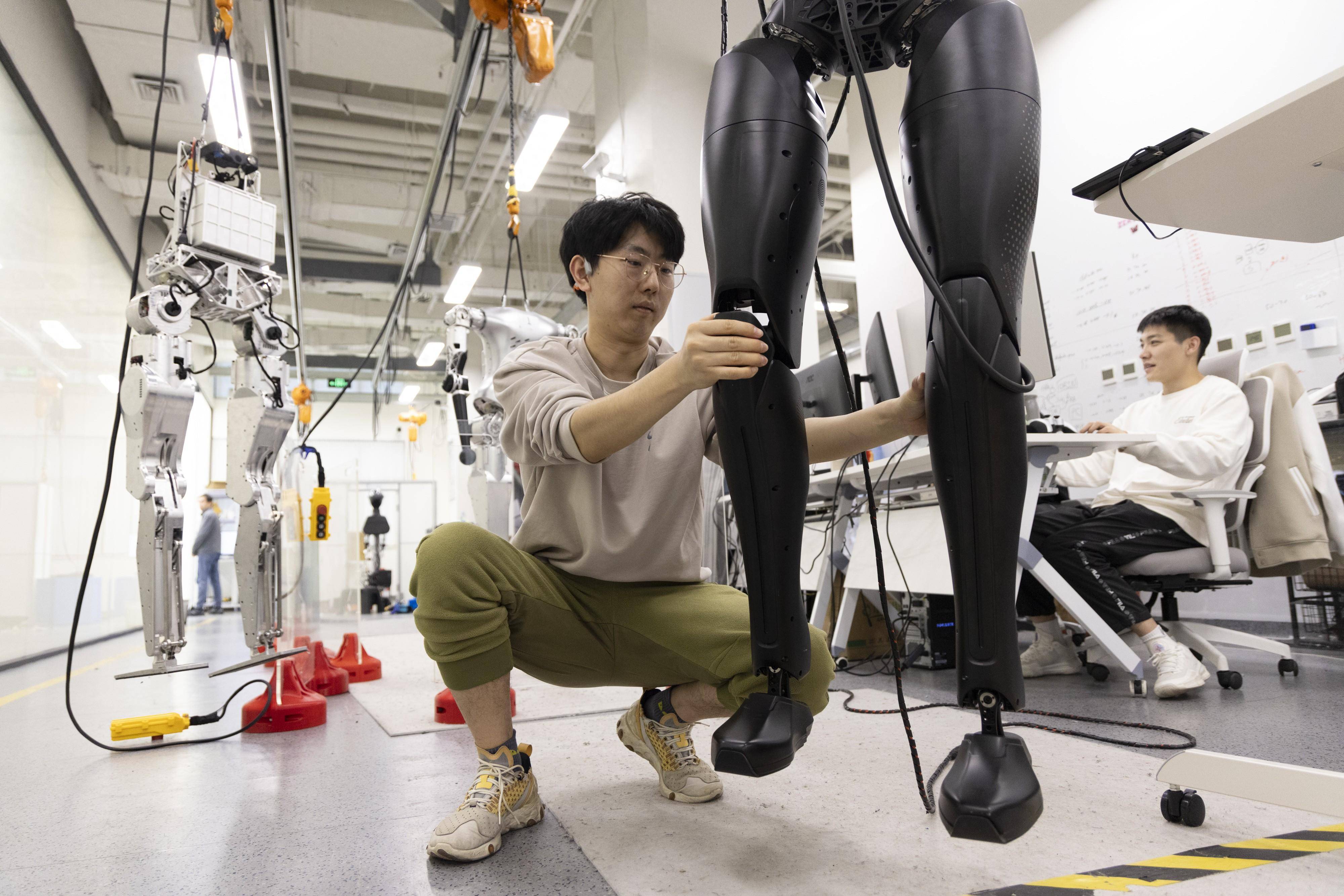 人形机器人PM01亮相