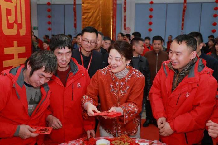 宗馥莉接棒董事长，娃哈哈实业28笔股权拍卖，起拍价“1元起”，成交价腰斩；交易所：是小股东拿出来卖的