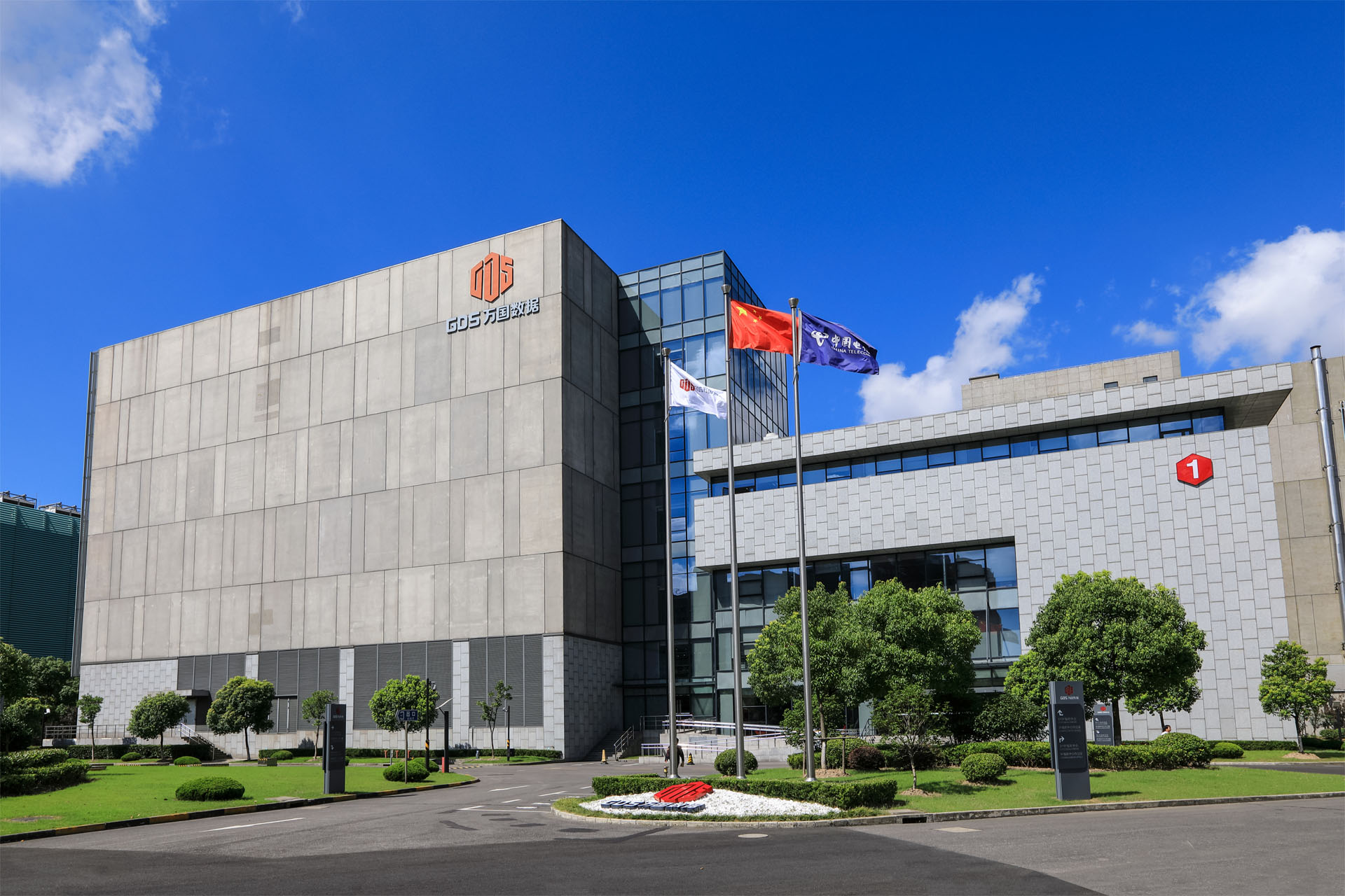 万国数据：完成发售5.5亿美元可转换优先债券