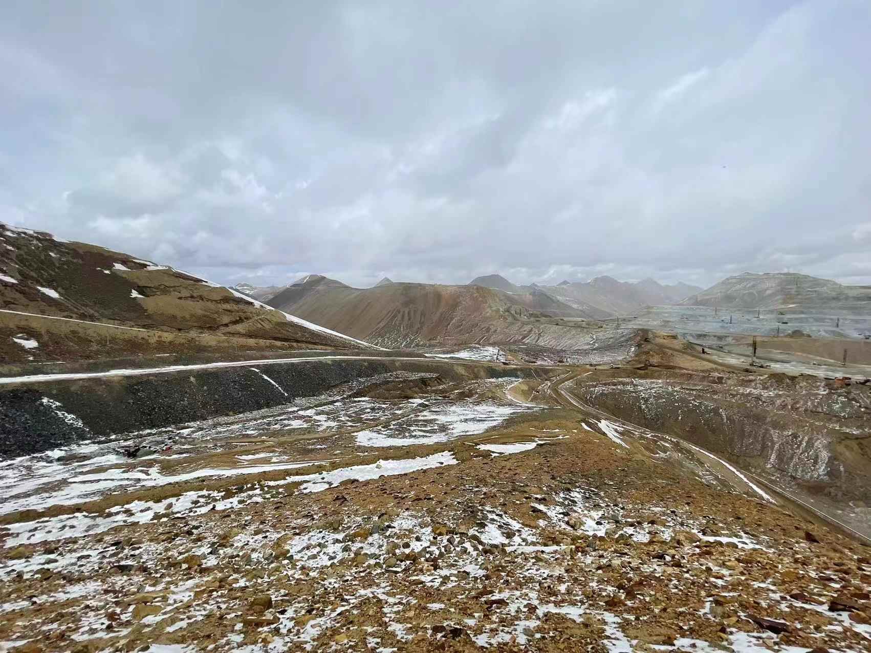 藏格矿业大宗交易成交370.16万元