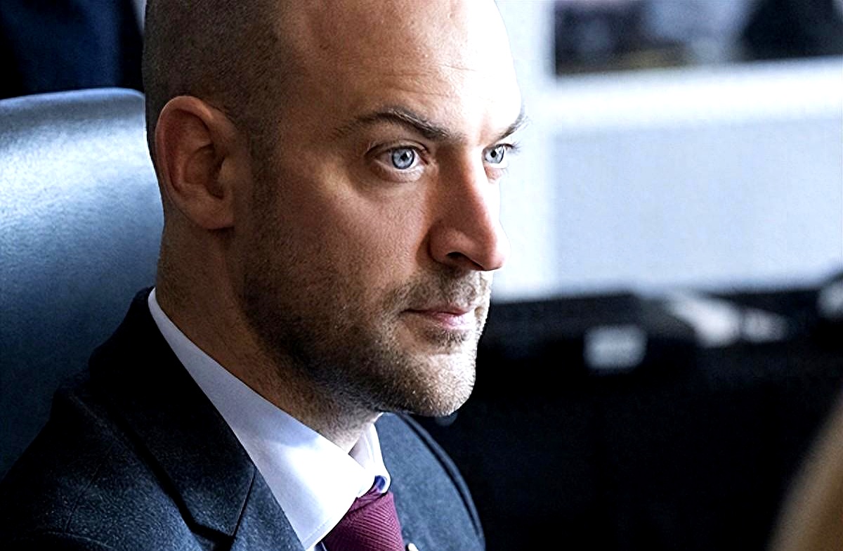 王毅同法国外长巴罗通电话