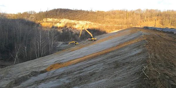 “连续发生多次地震，地下水位急剧上升”，紫金矿业旗下最大铜矿发生淹井！公司股价年内涨近30%，市值超5000亿元