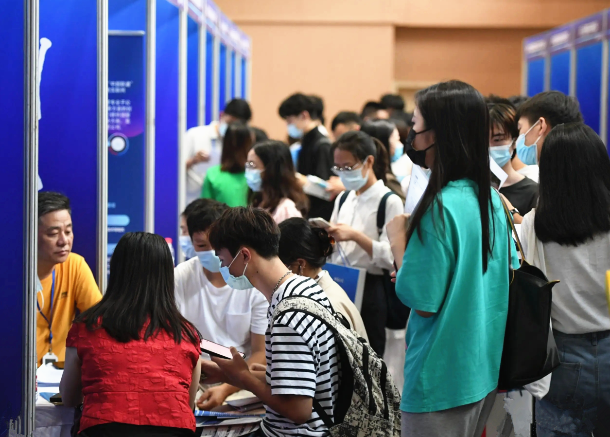 2025中国金融IT行业市场深度调研及需求、未来趋势分析_拥有“如意行”驾乘险，出行更顺畅！,人保护你周全