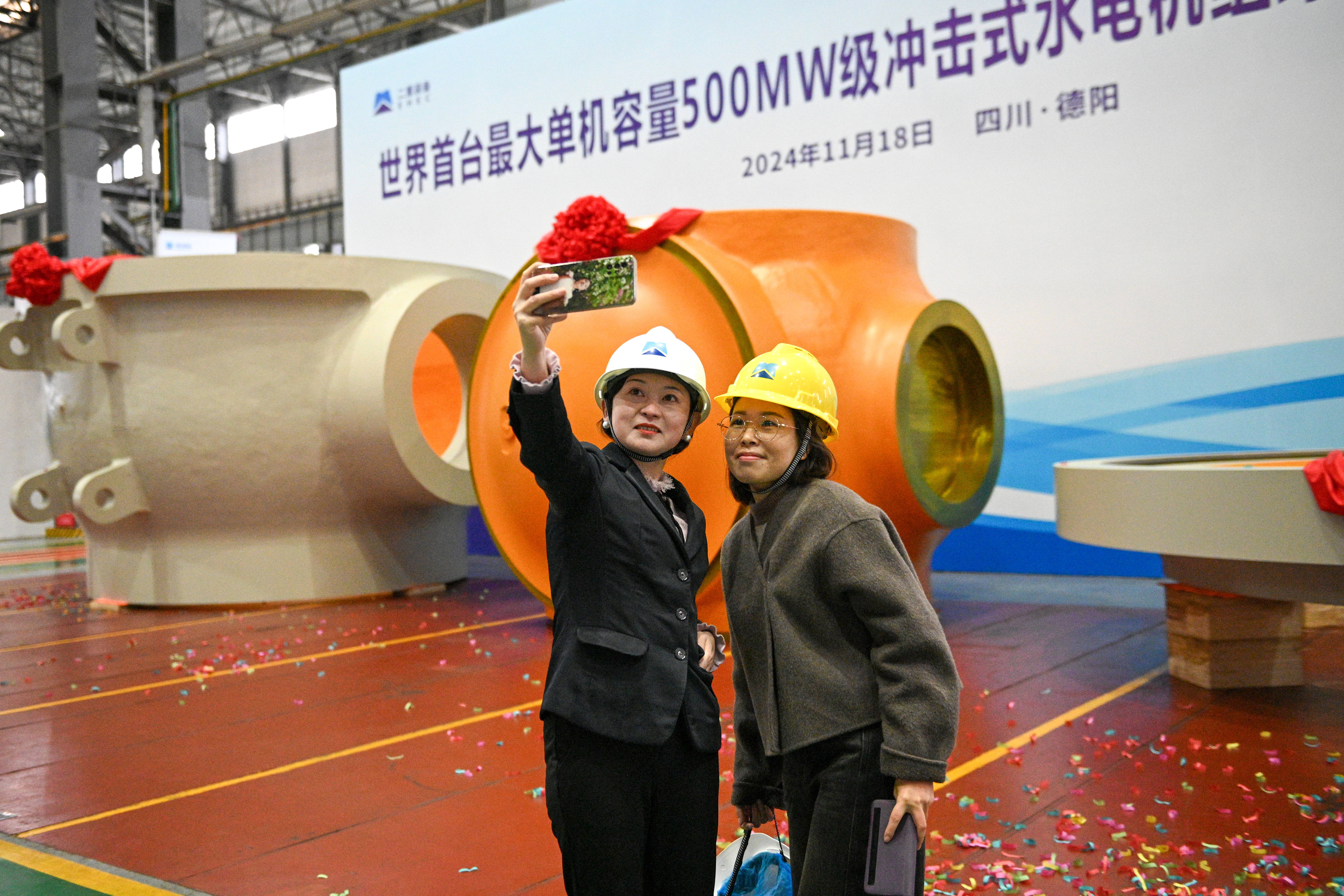 国内首台国产A320五级飞行训练设备正式交付