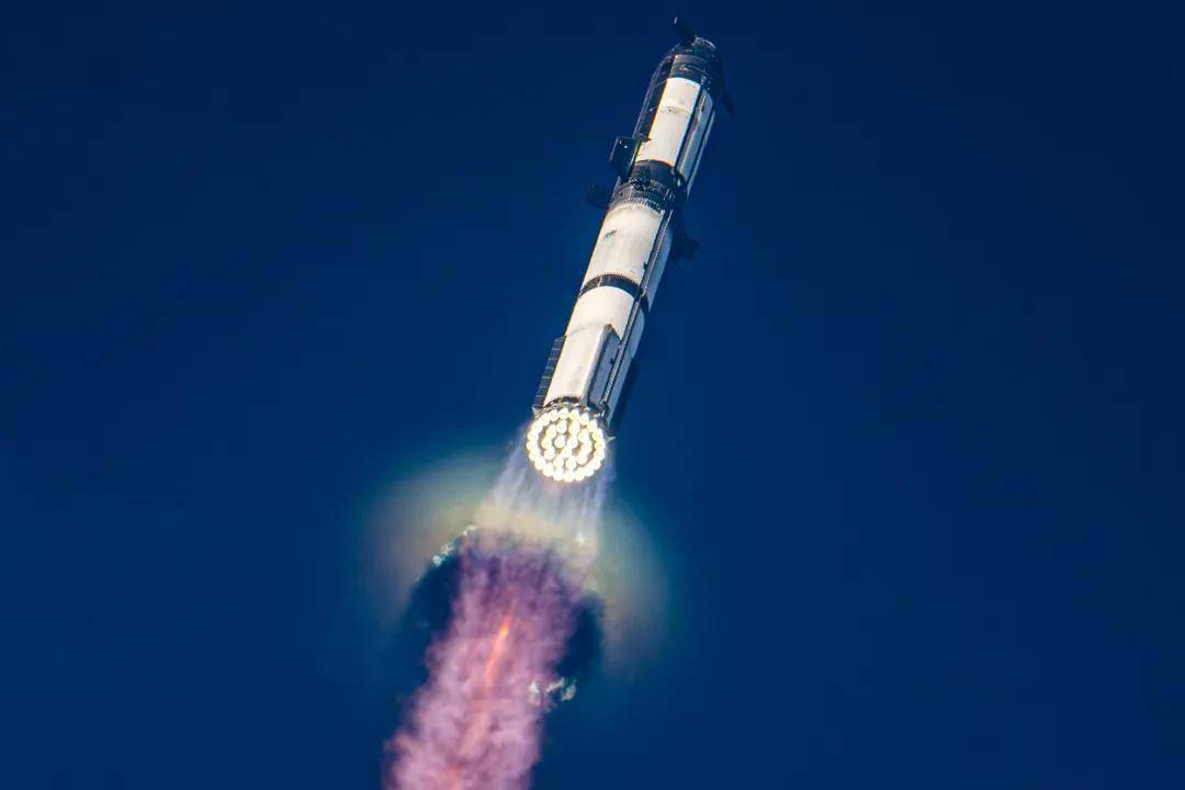 马斯克：期待明年Q1推出Optimus V3；谷歌实现量子算法新突破，碾压超算13000倍丨全球科技早参