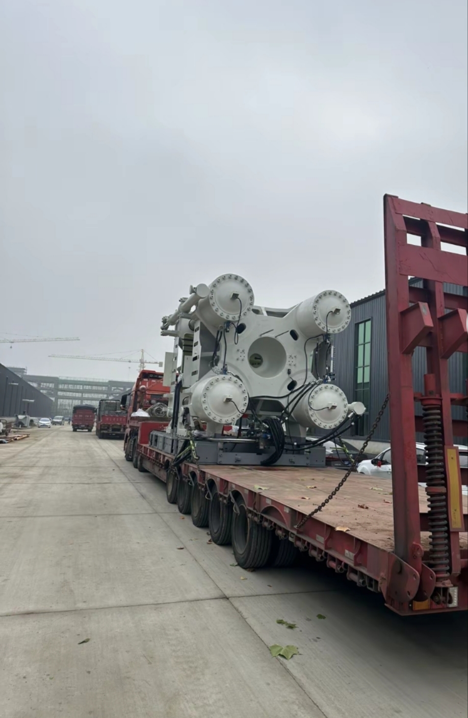 兰石重装承制福海创原料适应性技改项目12台炼化设备陆续交付