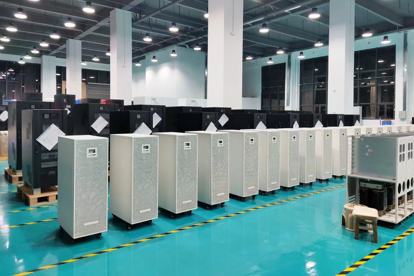 良信股份：公司生产的低压电器产品在数据中心的低压配电柜、电力模组、UPS及HVDC等环节均可应用