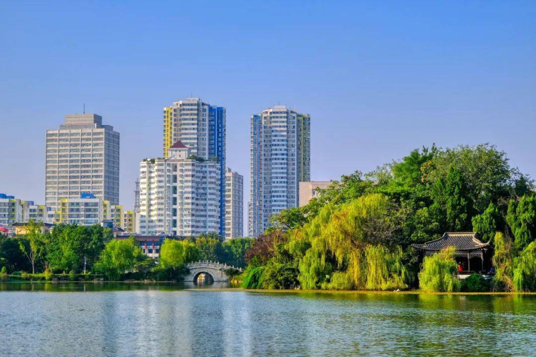 上海证监局对绿地集团采取责令改正措施，对张玉良等三名时任高管出具警示函