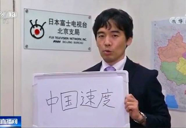 洪流Vlog:外国记者在中国买烤肠,机器人店员这样回答
