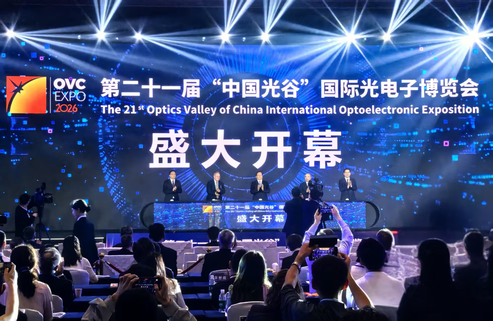 展望“光+AI”新图景——探秘第二十一届“中国光谷”光博会
