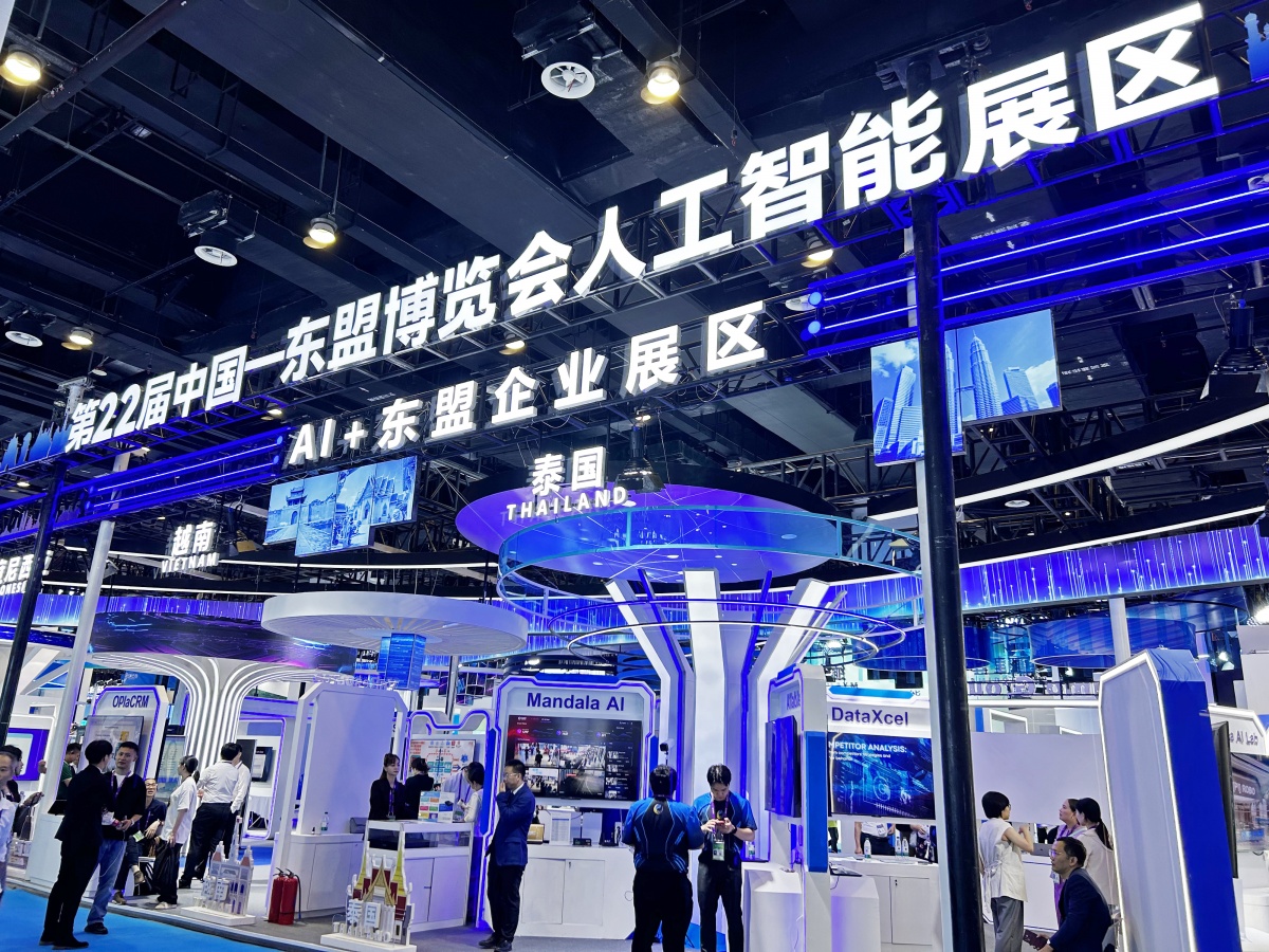 展望“光+AI”新图景——探秘第二十一届“中国光谷”光博会