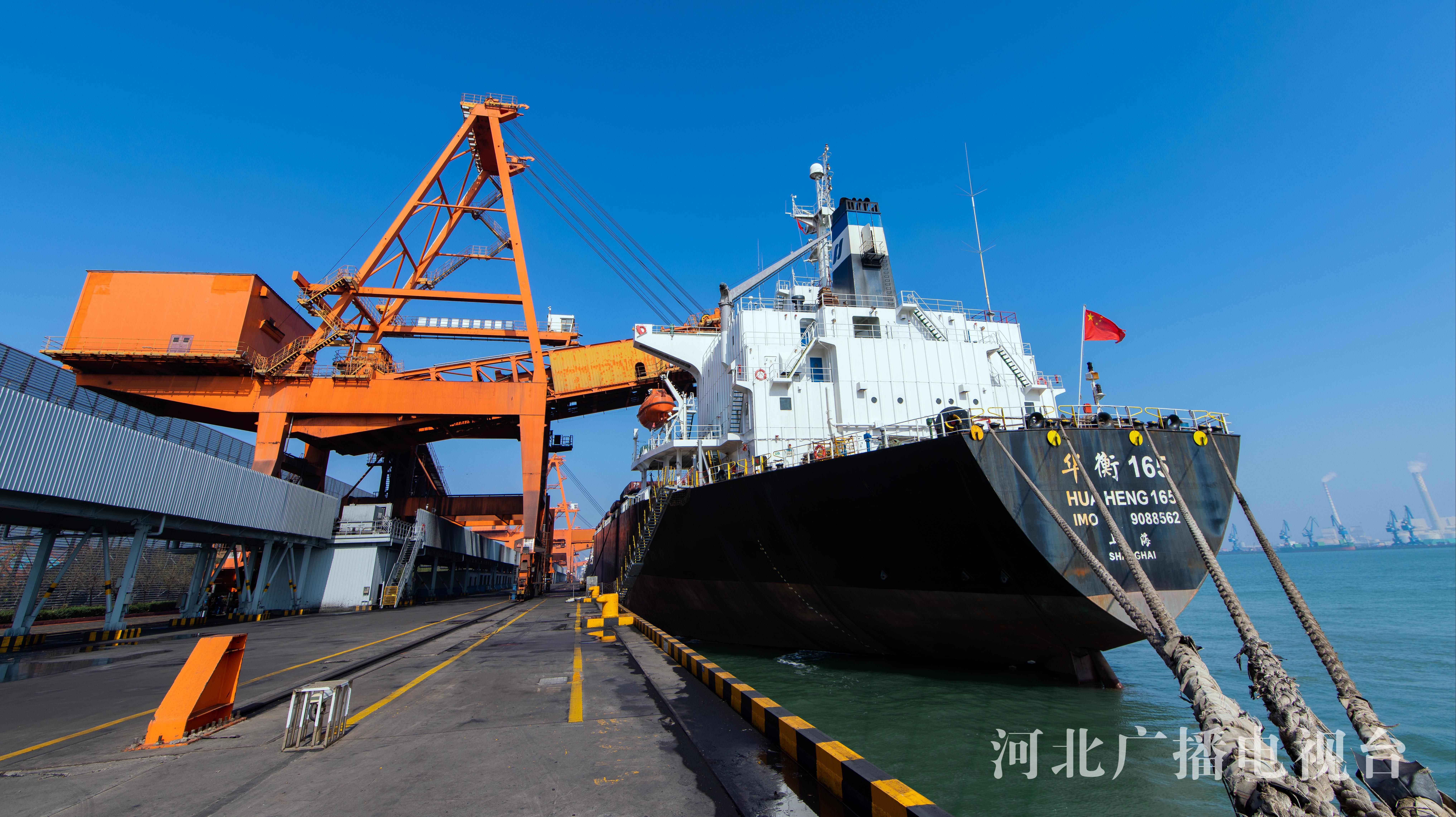 国家发改委：做好煤炭、天然气等一次能源生产和供应，强化电煤运输保障，满足顶峰发电需求