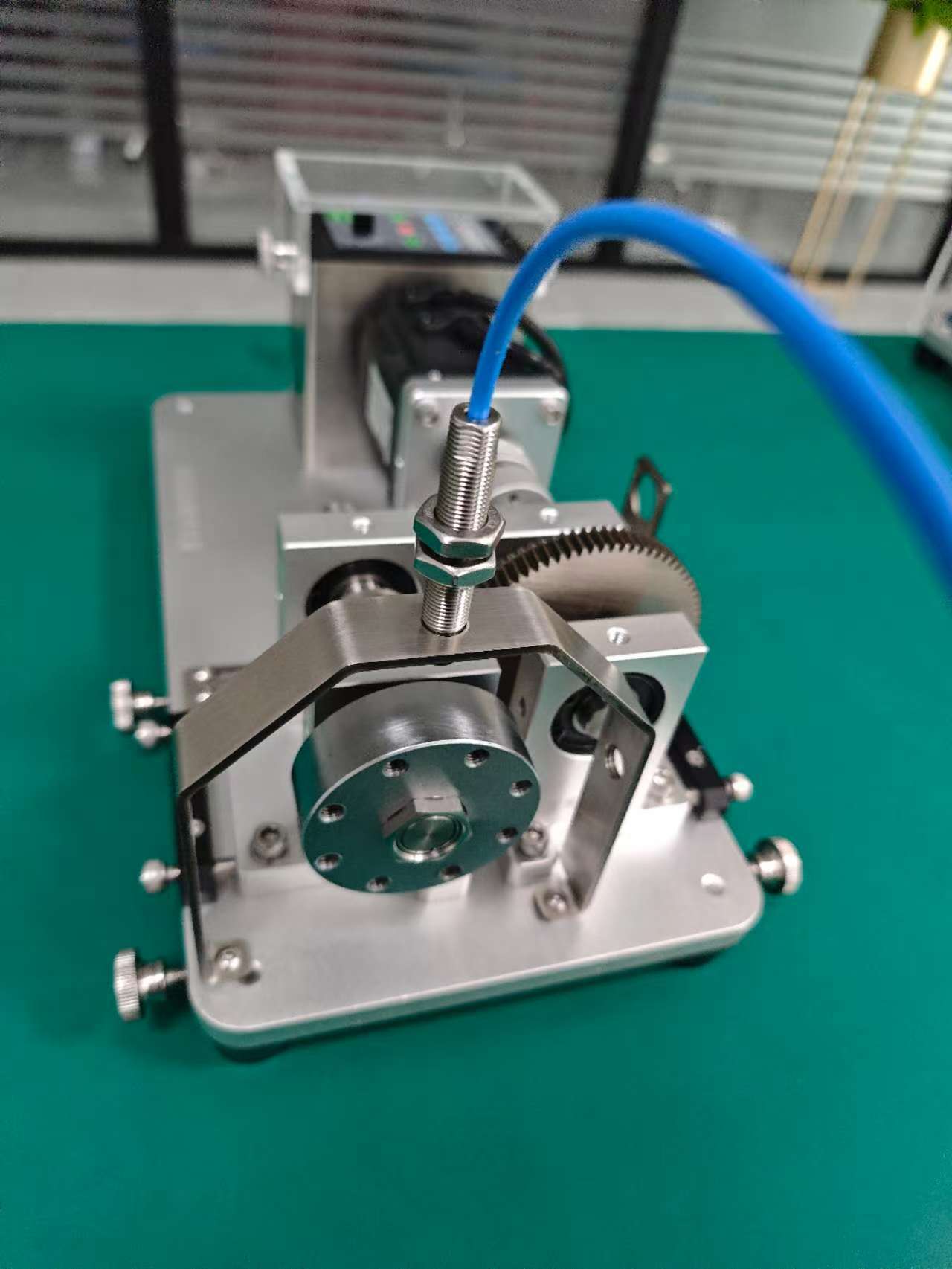苏试试验获得实用新型专利授权:“振动台用的立方体夹具及具有其的振动台”